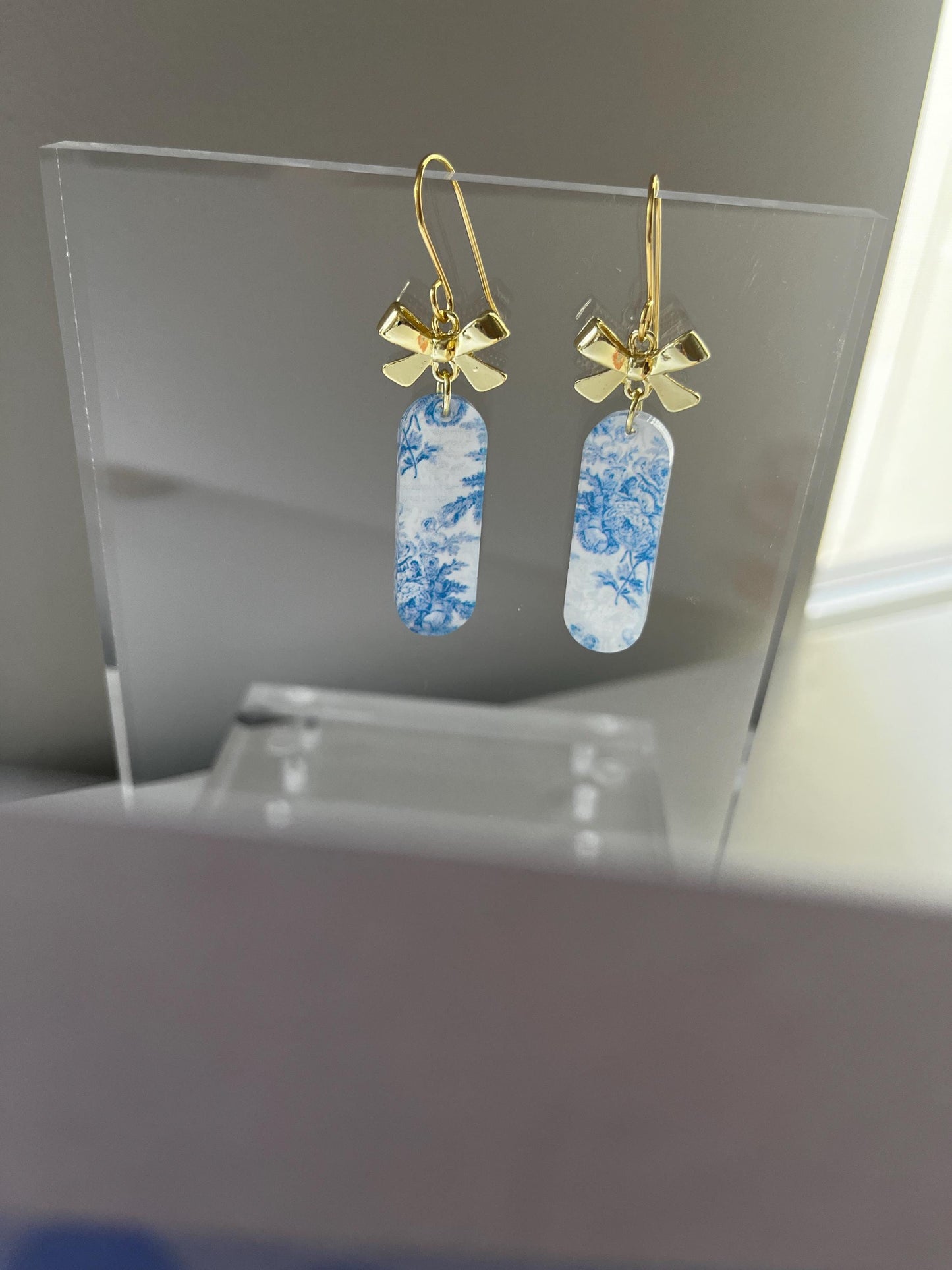 Acrylic Bar Earrings with Gold Bows