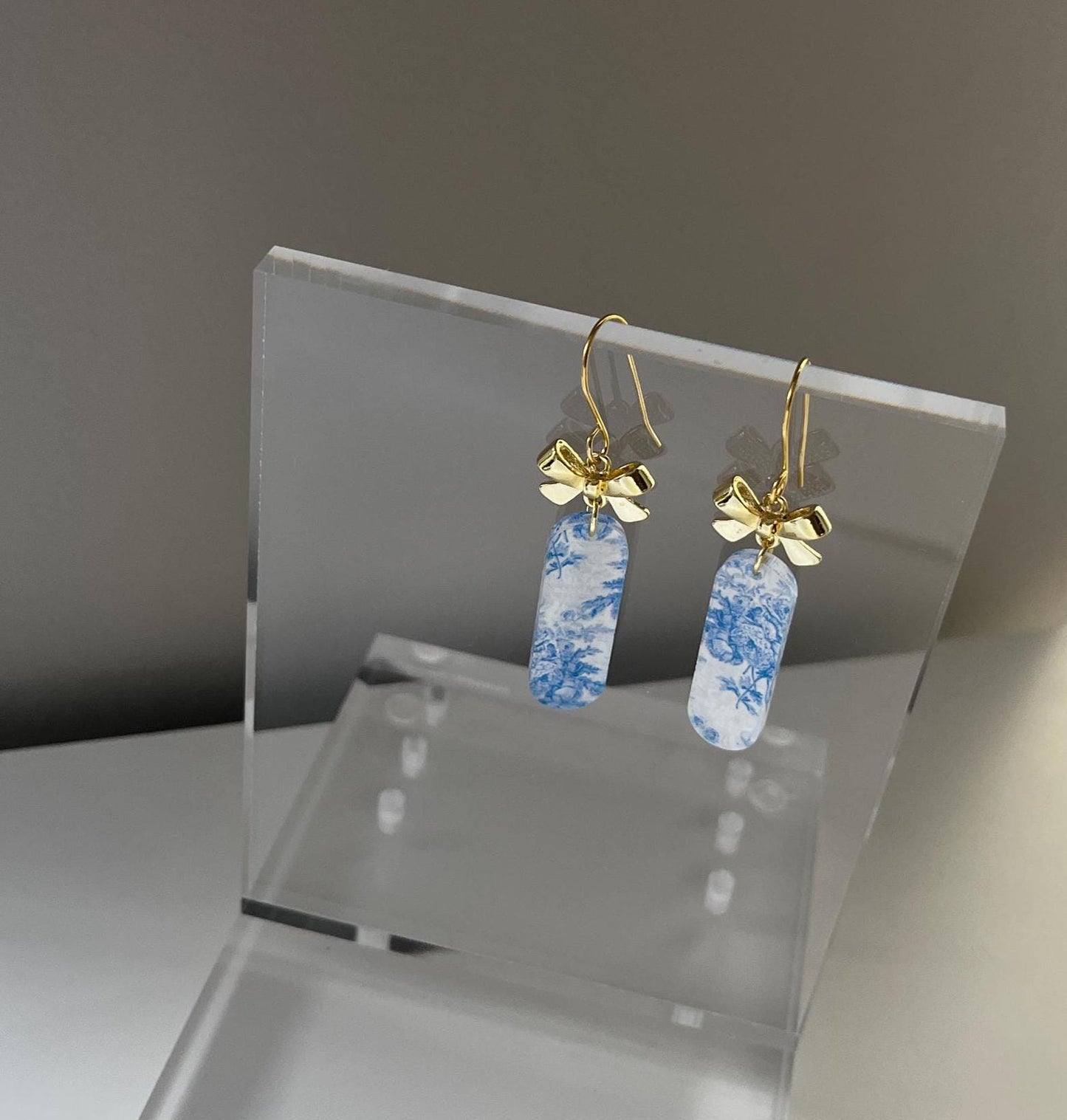 Acrylic Bar Earrings with Gold Bows